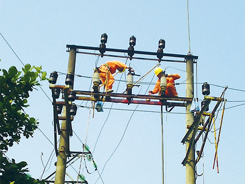 Công tác duy tu, bảo dưỡng trạm biến áp, đường dây tại huyện Bắc Quang- Hà Giang