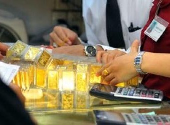 Giới kinh doanh vàng xôn xao trước thông tin Ngân hàng Nhà nước sắp “xóa bỏ kinh doanh “vàng miếng” trên thị trường tự do”.