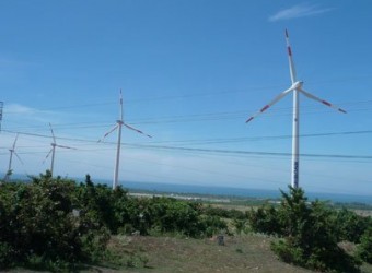 Những trụ điện gió đầu tiên hoạt động của REVN tại BÌnh Thuận