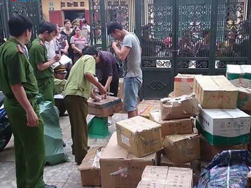 Hương đã mua 1,2 tấn thuốc tân dược giả nhãn mác của một người ở Hà Nội để mở phòng khám bệnh.