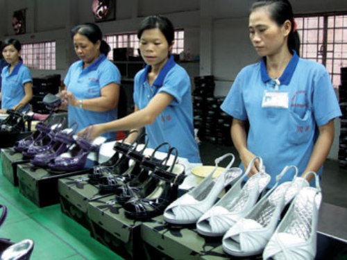 Giày dép là một trong những mặt hàng xuất khẩu chủ lực của Việt Nam sang Tây Ban Nha. 