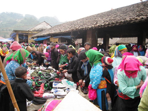 Chợ Đồng Văn - nơi giao lưu trao đổi hàng hóa. 