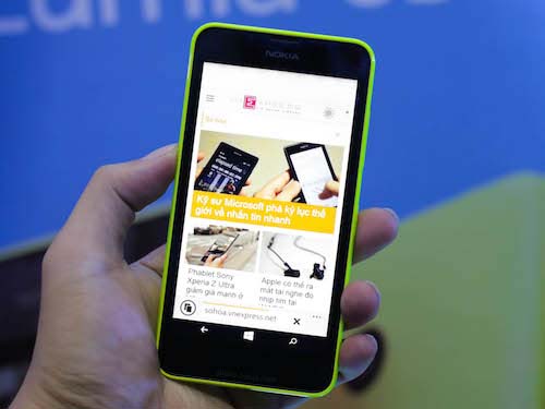 Lumia 630 là smartphone chạy Windows Phone hai sim đầu tiên của Nokia. 