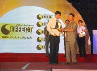 Ông Hồ Ngọc Thành – Phó TGĐ công ty EFFECT nhận Danh hiệu Sao Khuê