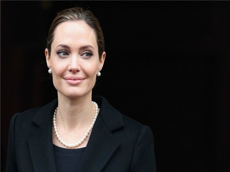 Angelina Jolie - Biến cố cuộc đời đến những quyết định vĩ đại 7