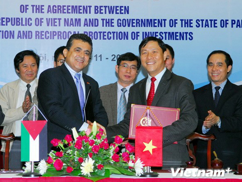 Lễ ký Hiệp định khuyến khích và bảo hộ đầu tư Việt Nam-Palestine ngày 21/11/2013 tại Hà Nội.