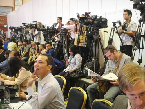 Các nhà báo tác nghiệp “chay” tại Jakarta (Indonesia)