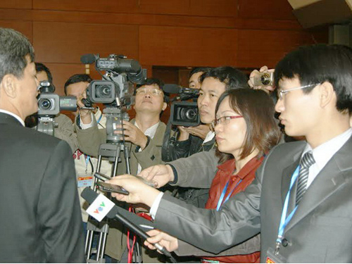 Nhà báo tác nghiệp tại Đại hội Đảng toàn quốc lần thứ XI (ảnh minh họa).