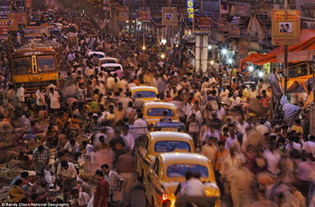 Những con phố đông đúc, chật chội ở Calcutta, Ấn Độ.