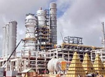 Nhà máy lọc dầu Dung Quất - một trong những dự án nằm trong danh mục được ưu tiên xét cấp bảo lãnh Chính phủ. 