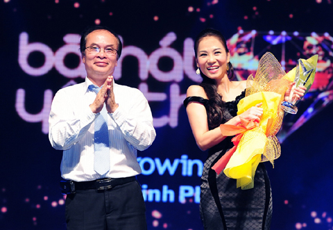 Thu Minh nhận giải bài hát của tháng