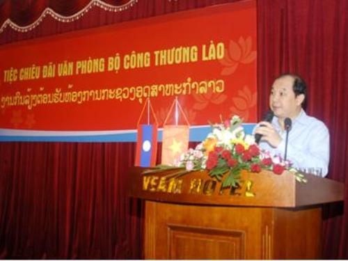 Thứ trưởng Bộ Công Thương Việt Nam Nguyễn Cẩm Tú phát biểu tại Tiệc chiêu đãi Văn phòng Bộ Công Thương Lào