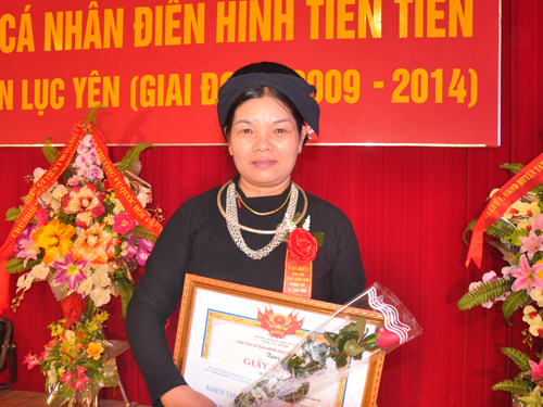Chị Hoàng Thị Giới là đại biểu DTTS tiêu biểu của huyện Lục Yên