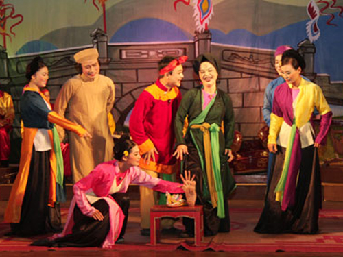 Một cảnh trong vở “Tấm Cám” do Nhà hát Chèo Hà Nội biểu diễn.