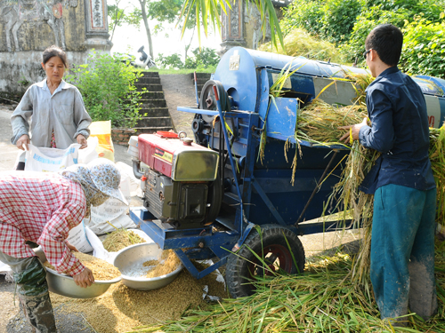 Máy tuốt lúa - sản phẩm của làng nghề Xuân Tiến