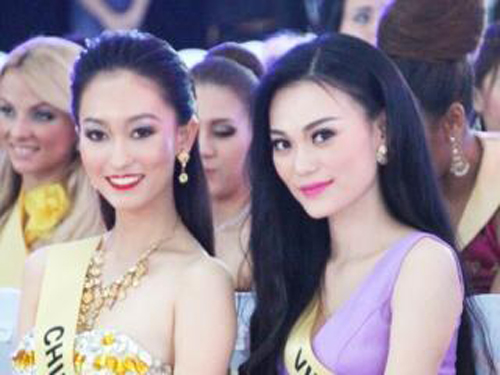 Hình ảnh Cao Thùy Linh (bên phải) tại cuộc thi Miss Grand International 2014 ở Thái Lan