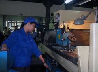 Nhiều DN Hà Nội đã đầu tư đổi mới công nghệ, sản xuất hàng phục vụ thị trường nội địa thay thế hàng nhập khẩu.
