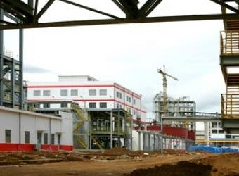Một góc nhà máy alumin ở Lâm Đồng.