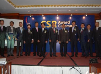 Đại diện các doanh nghiệp Hàn Quốc nhận giải thưởng trách nhiệm xã hội (CSR).