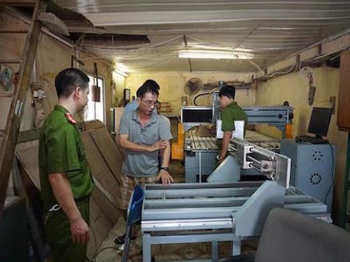 Lực lượng chức năng kiểm tra cơ sở sản xuất máy lọc nước giả