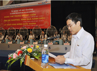 Phó giám đốc Trung tâm thẻ VietinBank Lê Thanh Hà phát biểu tại lễ quay số.