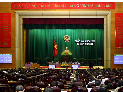 Quốc hội biểu quyết thông qua các dự án luật.