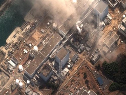 Nhà máy điện hạt nhân Fukushima nhìn từ trên cao.