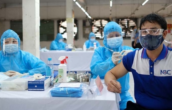 3.000 lao động May Nhà Bè được tiêm vắc xin Covid-19