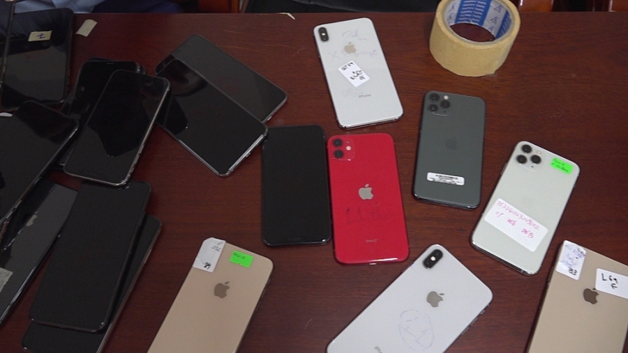 TP. Hồ Chí Minh: Tạm giữ hàng trăm chiếc Iphone đã qua sử dụng không rõ nguồn gốc
