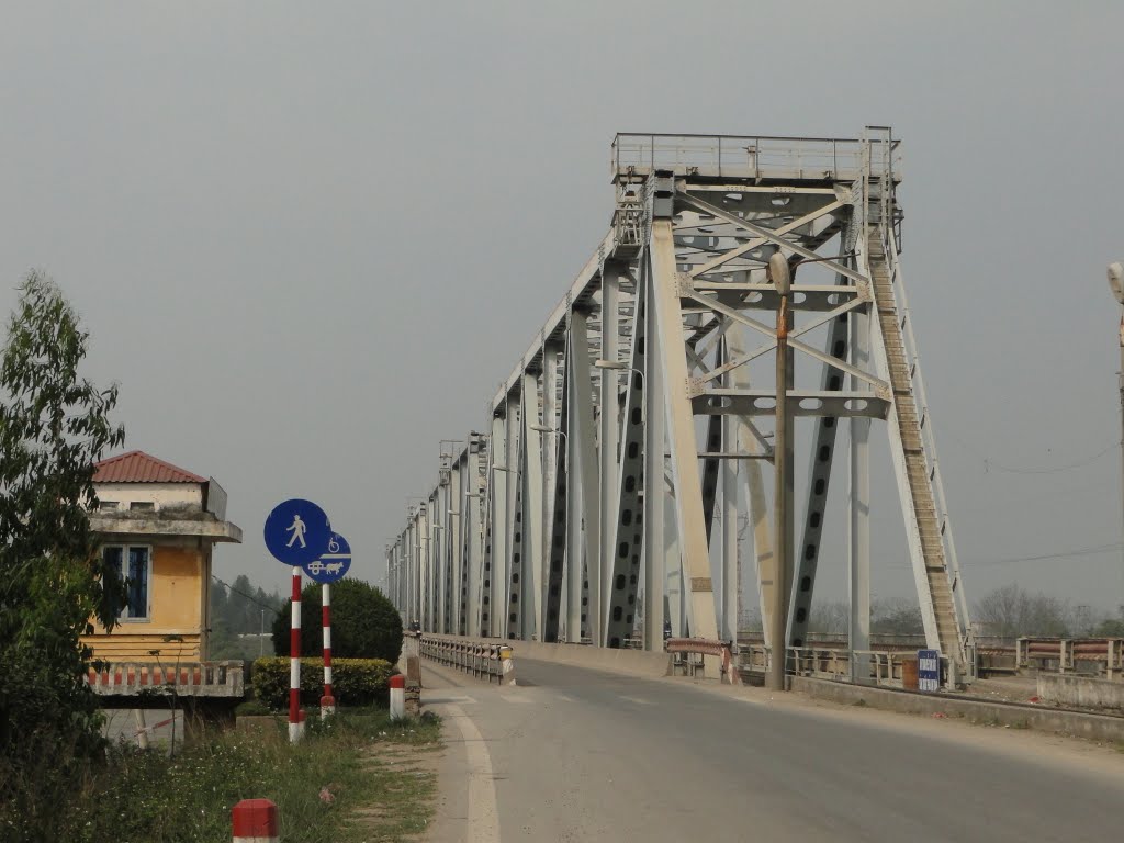 Tạo thuận lợi cho người dân lưu thông qua cầu Việt Trì, Hạc Trì