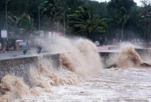 Thủ tướng yêu cầu khắc phục mưa lũ và ứng phó khẩn cấp bão số 7