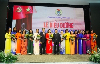 Công đoàn Điện lực Việt Nam biểu dương cán bộ nữ công tiêu biểu năm 2019