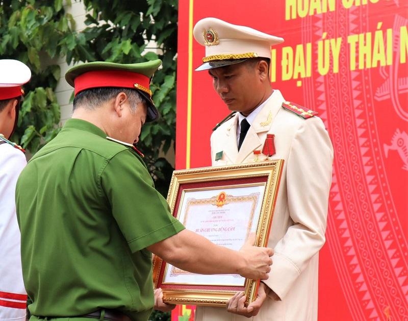 Đại úy Thái Ngô Hiếu được trao Huân chương Dũng cảm của Chủ tịch nước