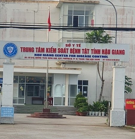 Bắt giam Giám đốc CDC Hậu Giang và 2 thuộc cấp vì liên quan vụ Việt Á