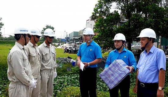 Công đoàn Điện lực Việt Nam thăm hỏi, động viên CBCNV trực đảm bảo điện mùa nắng nóng