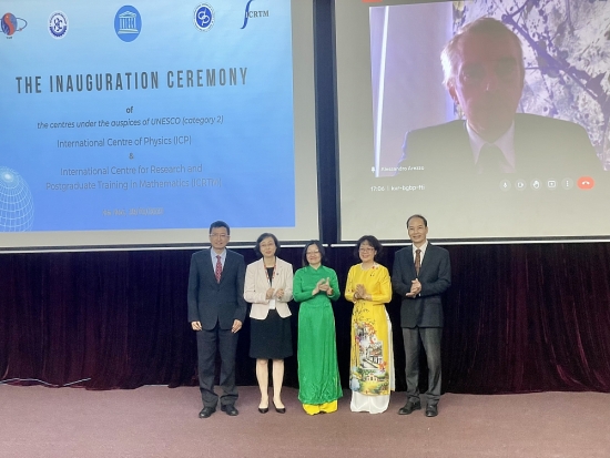 Việt Nam ra mắt 2 trung tâm khoa học do UNESCO bảo trợ