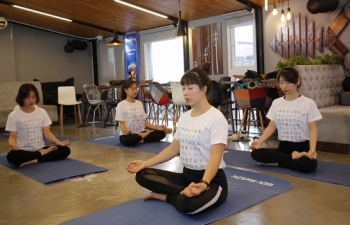 Tập luyện Yoga miễn phí cùng BIDV MetLife