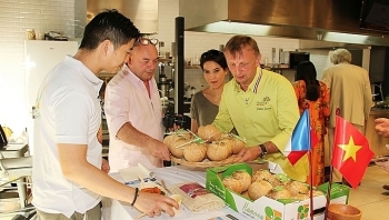 Promoting Vietnamese agricultural products in France