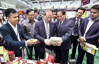Vietnam-Laos trade fair kicks off in Vientiane