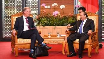 PM urges Carlsberg to expand investment in Vietnam