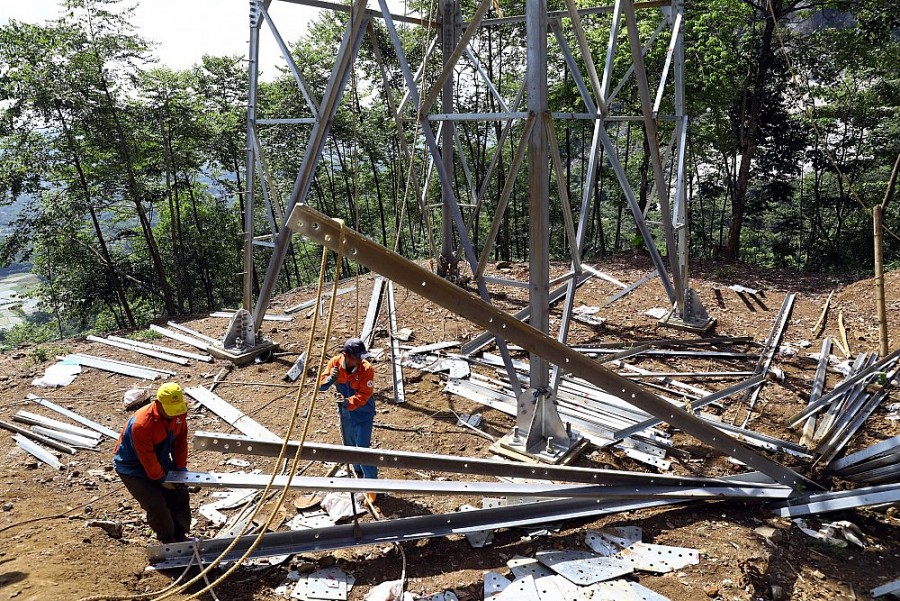 Huy động vốn đầu tư cho các dự án điện: Tập đoàn Điện lực Việt Nam gặp nhiều khó khăn