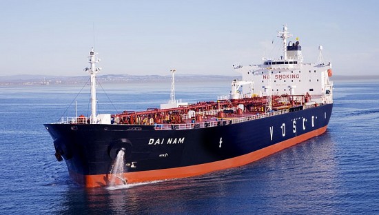 Đề xuất giảm 3 loại phí hàng hải cho đội tàu biển mang cờ Việt Nam