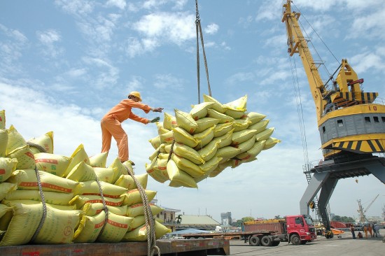 Công Thương qua góc nhìn báo chí ngày 16/7: Tận dụng thời cơ gia tăng xuất khẩu gạo