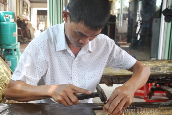 Nghệ nhân Nguyễn Văn Hoàn: Trăn trở bài toán đầu ra cho sản phẩm làng nghề