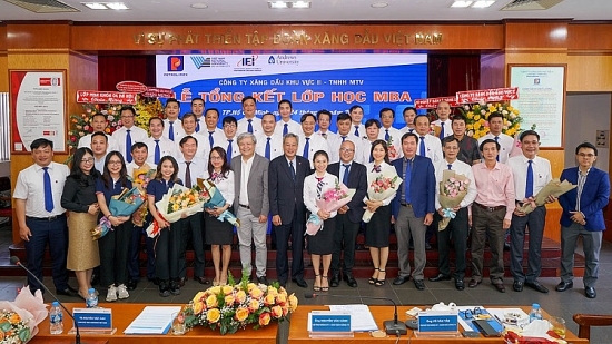 Petrolimex Sài Gòn vinh danh 31 tân Thạc sĩ Quản trị kinh doanh khóa đầu tiên