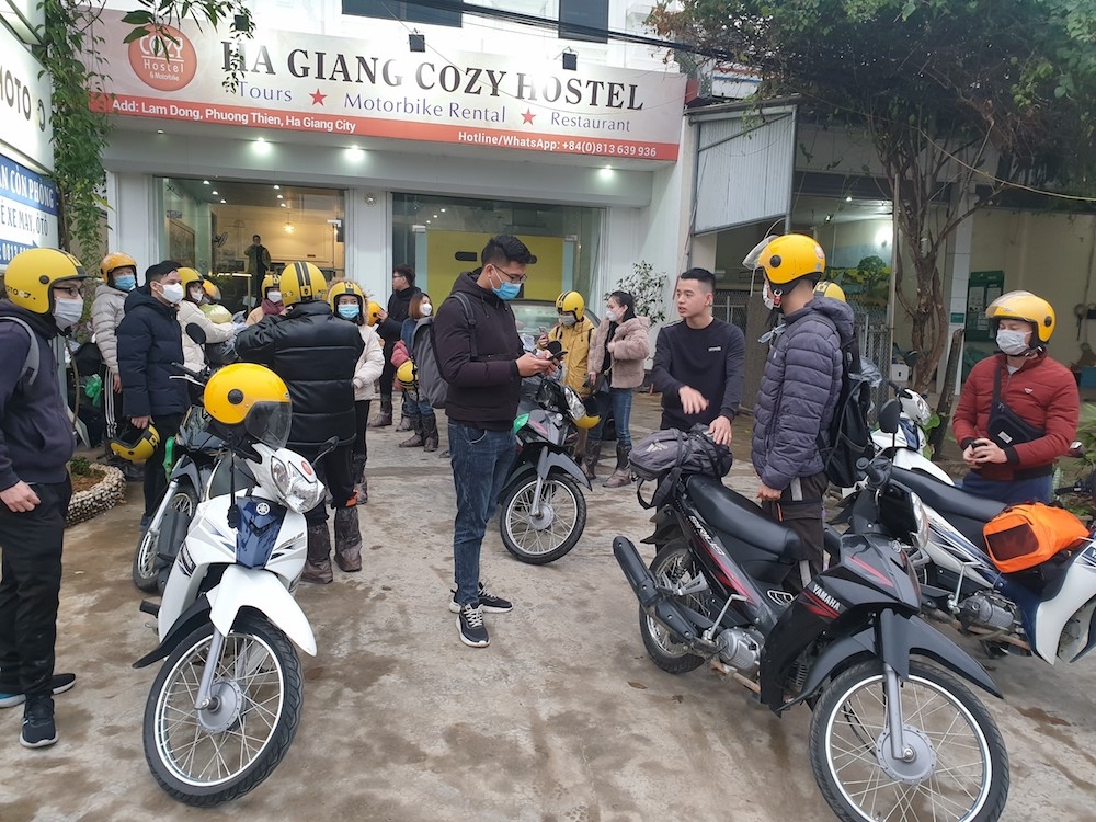 Tour du lịch bằng xe máy đặc biệt hấp dẫn các du khách trẻ khi đến với Hà Giang