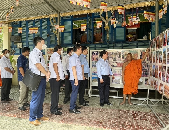 Đoàn công tác Ủy ban Dân tộc: Thăm và chúc Tết cổ truyền đồng bào Khmer tại Trà Vinh