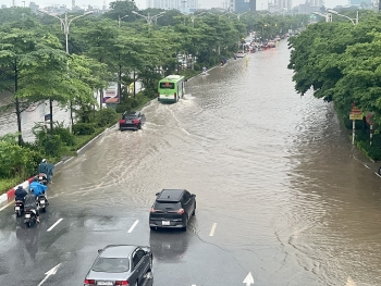 Hà Nội: Nhiều tuyến phố nguy cơ ngập sâu 30 - 50cm do trời còn tiếp tục mưa