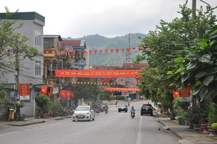 Một đoạn đường ở trung tâm huyện Quản Bạ (Hà Giang)