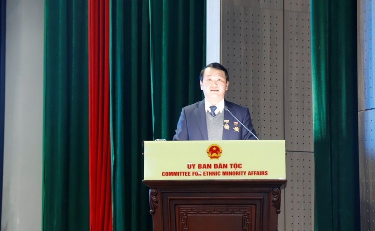 Bộ trưởng, Chủ nhiệm Ủy ban Dân tộc Hầu A Lềnh phát biểu tại hội nghị